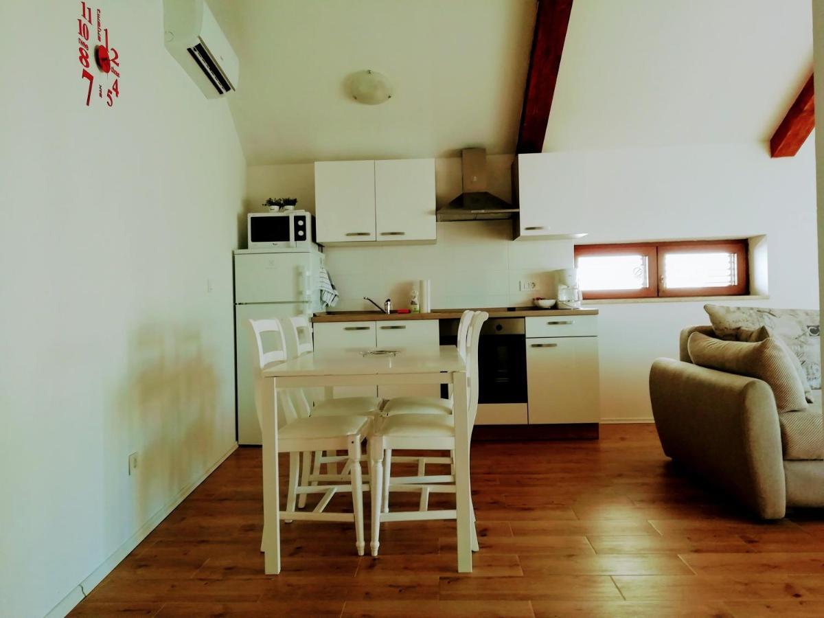 App E.N.A. Apartment Умаг Екстериор снимка